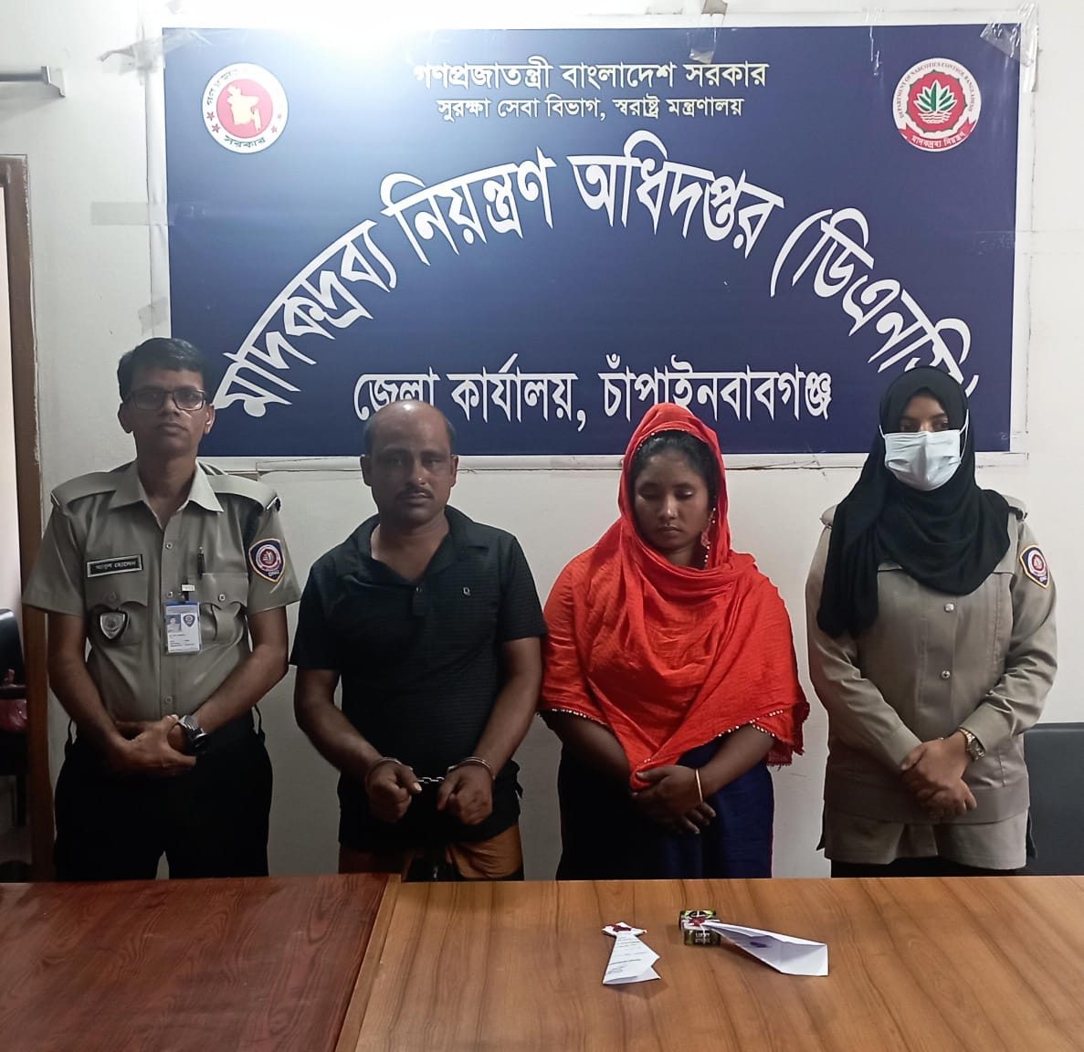 গোমস্তাপুরে দম্পতিসহ গ্রেফতার ২