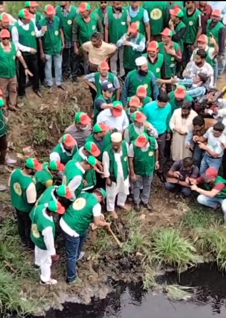 গাজীপুরে খাল খনন কর্মসূচির উদ্বোধন করলেন সিটি প্রশাসক