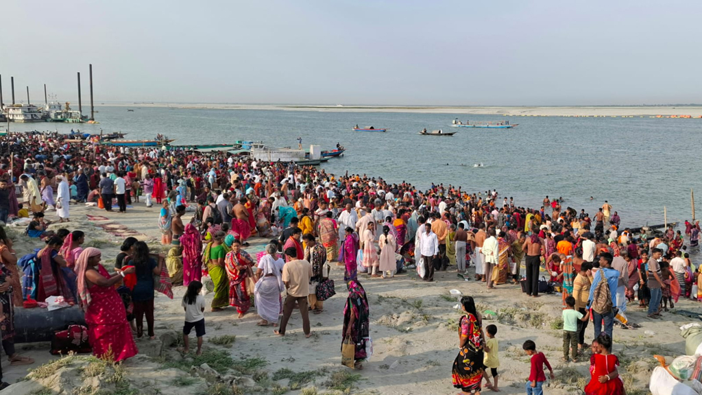 মহাবারুণী স্নানে পুণ্যার্থীদের ঢল