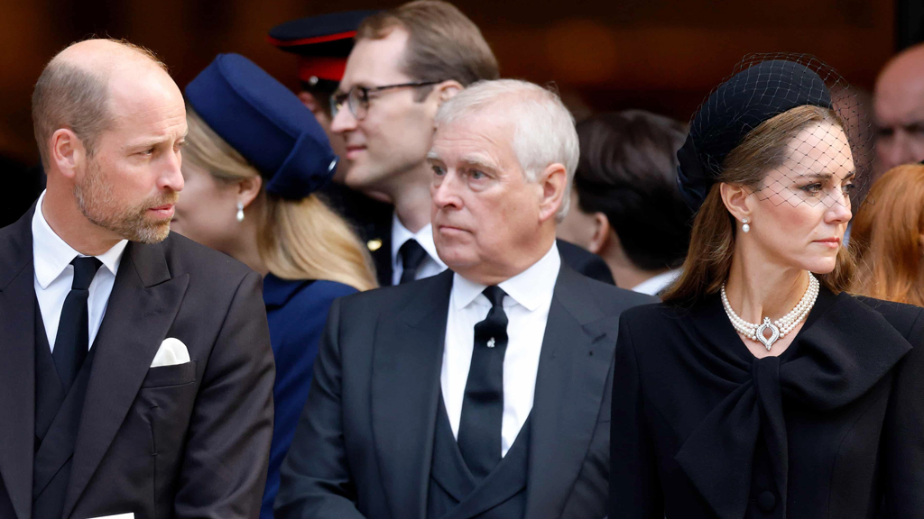 ফেঁসে যাচ্ছেন রাজপরিবারের সদস্য ও তারকারা