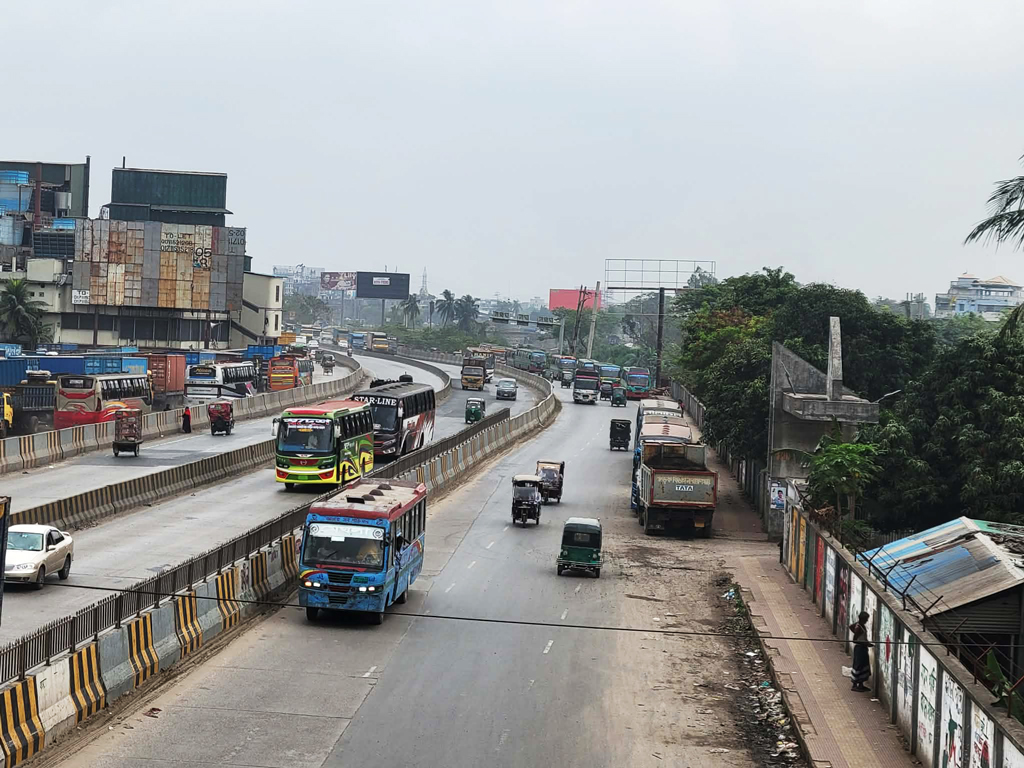 ফাঁকা ঢাকা-চট্টগ্রাম মহাসড়ক