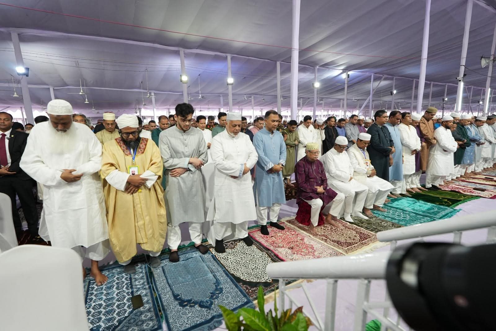 জাতীয় ঈদগাহের প্রধান জামাতে ঈদের নামাজ পড়লেন রাষ্ট্রপতি ও প্রধানমন্ত্রী