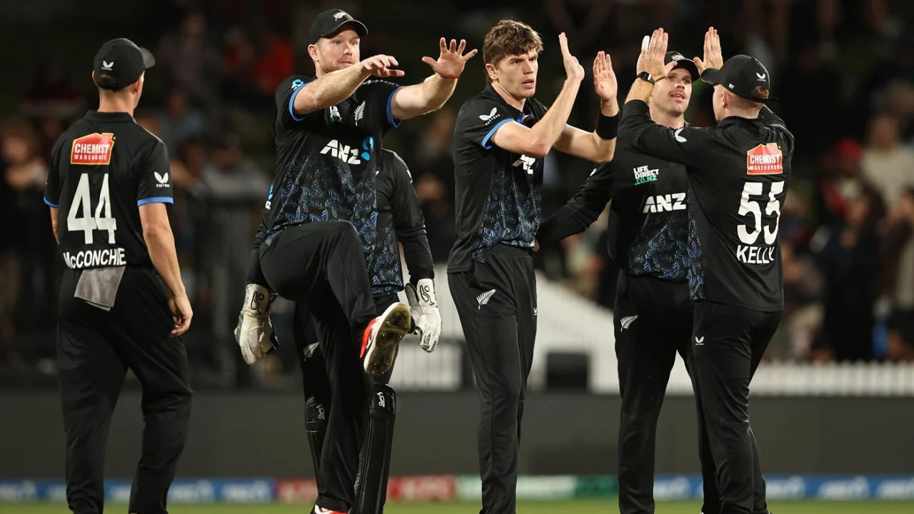 নিউজিল্যান্ডের কাছে বিধ্বস্ত দক্ষিণ আফ্রিকা