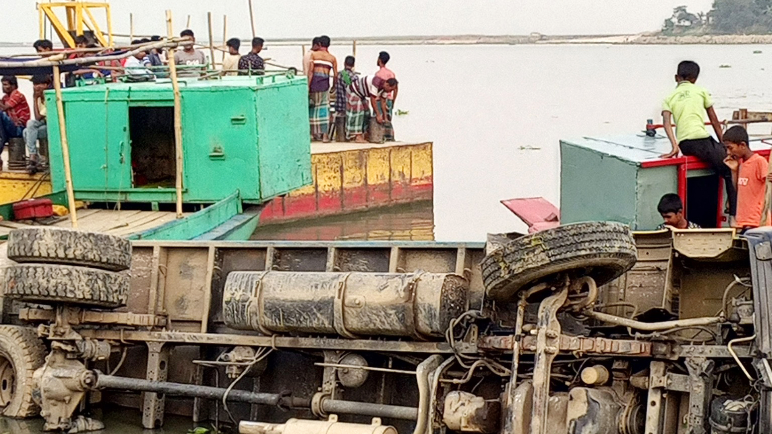 বাজিতপুরে ট্রাক নদীতে