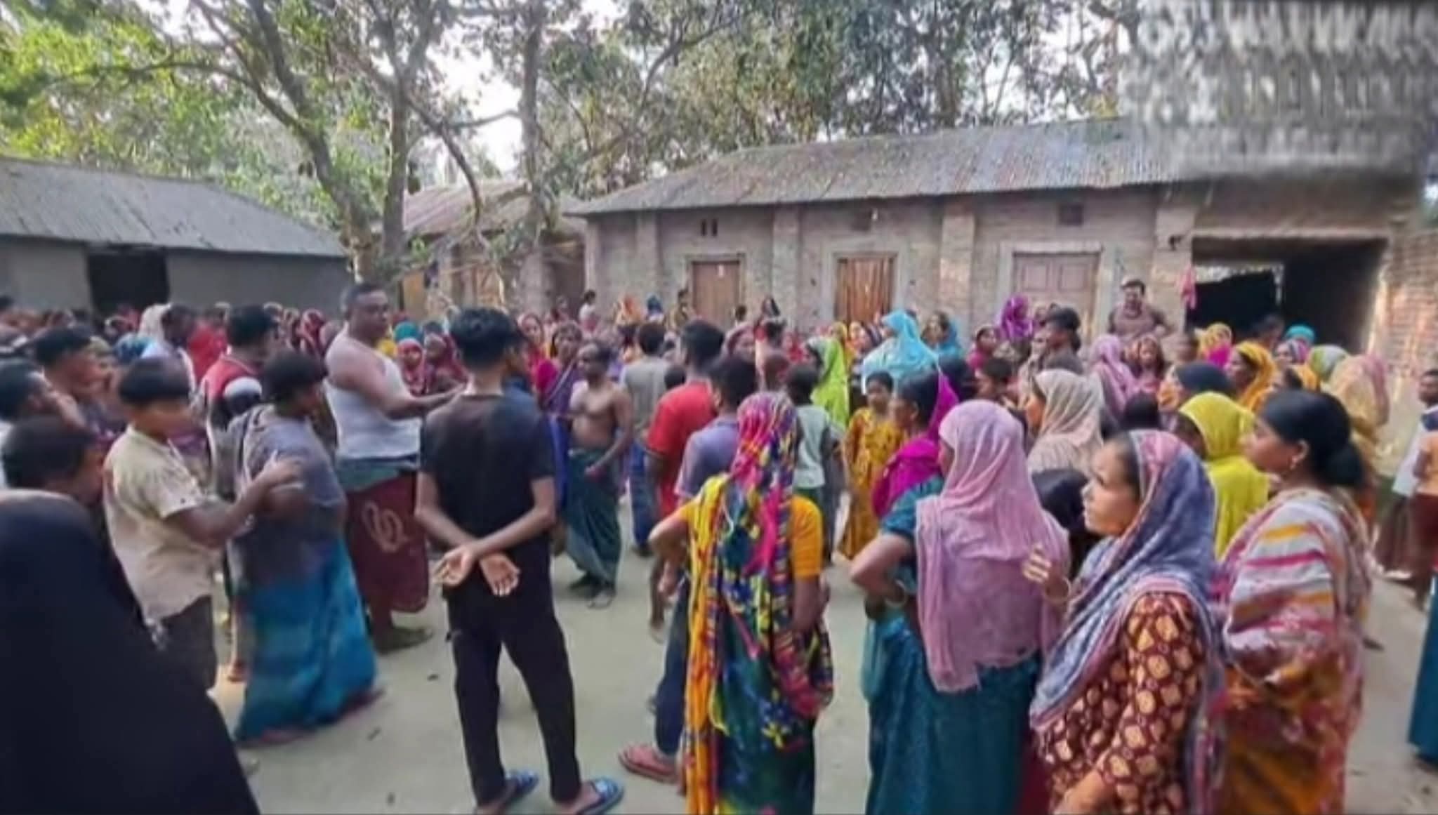 গাইবান্ধার গোবিন্দগঞ্জে গলা কেটে হত্যাচেষ্টা, একই পরিবারের ৪ জন আহত