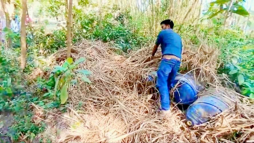ঠাকুরগাঁওয়ে কবরস্থান থেকে ১৩ ড্রাম মলাসেস উদ্ধার,থানায় মামলা