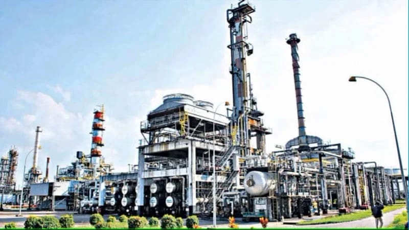 কাঁচামালের সংকটে ২৫ দিন বন্ধ থাকতে পারে দেশের একমাত্র তেল শোধনাগার
