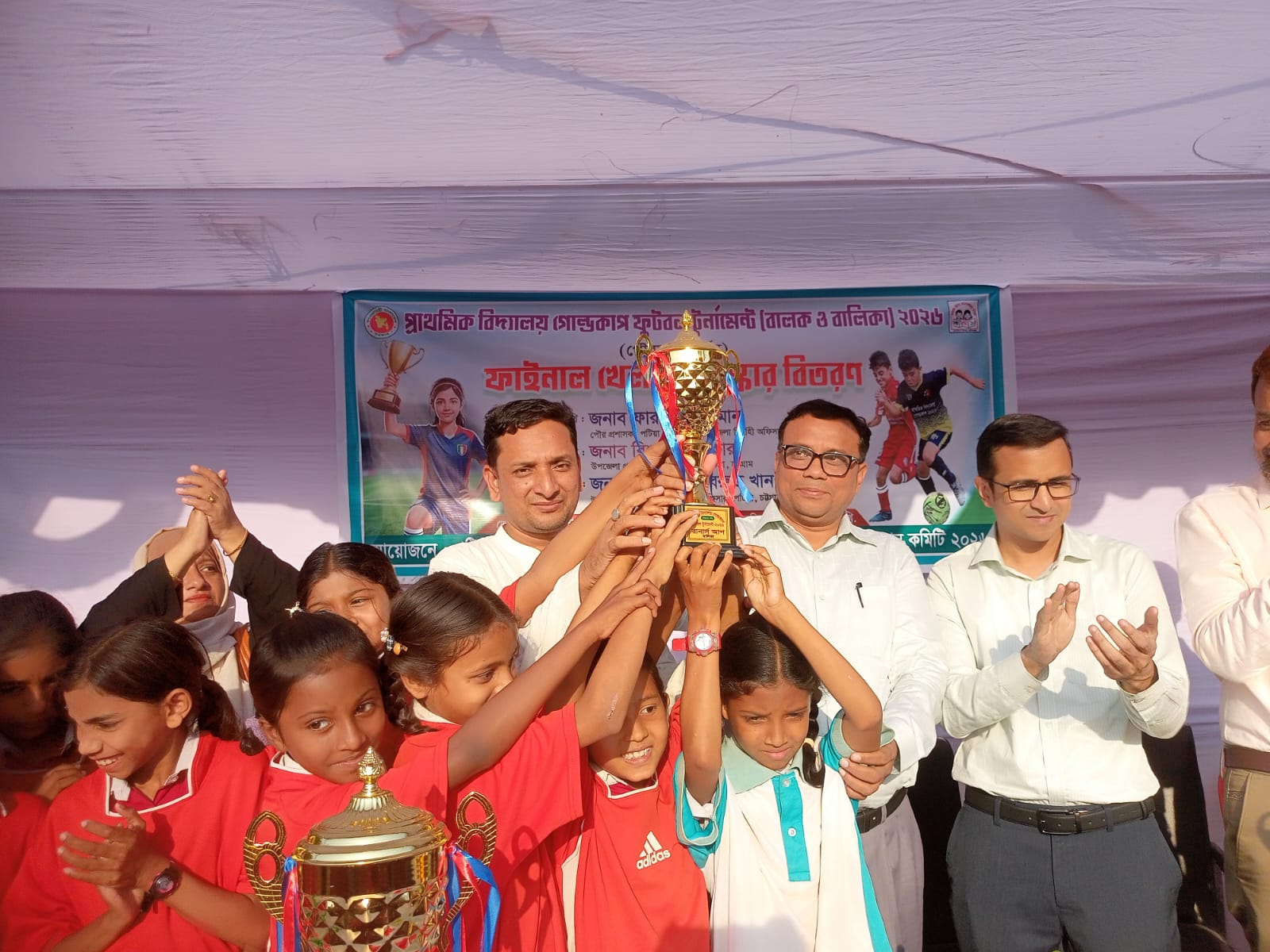 পটিয়ায় দক্ষিণ গোবিন্দরখীল প্রাথমিক বিদ্যালয়ের ফুটবল দল চ্যাম্পিয়ান