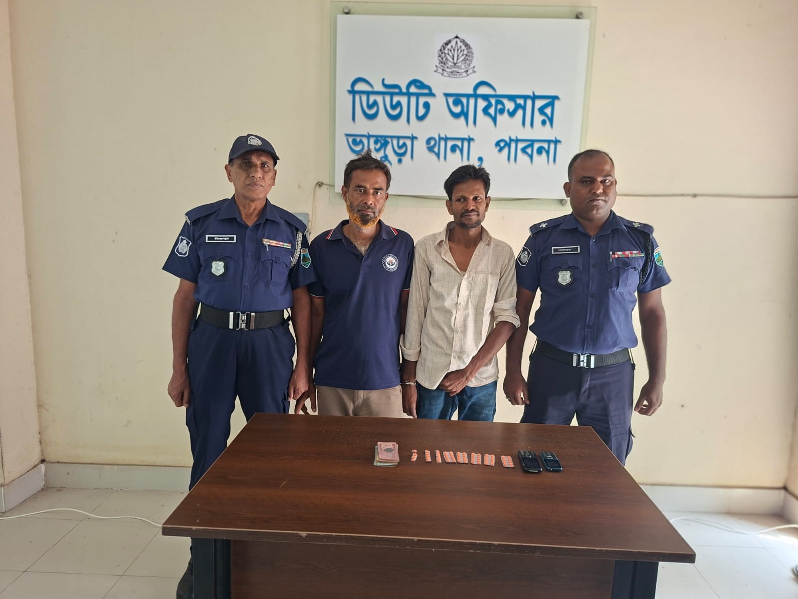 ভাঙ্গুড়ায় মাদকদ্রব্য ও নগদ অর্থসহ ব্যবসায়ী গ্রেফতার-২