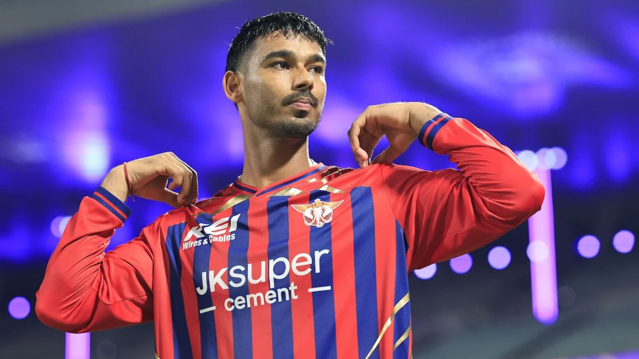 কে এই মুকুল চৌধুরী?