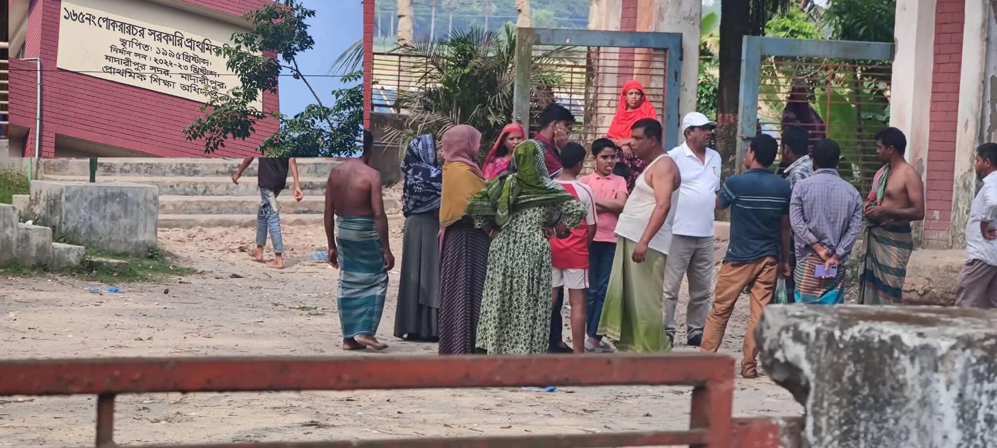 সরকারি টিফিন খেয়ে ৫ বিদ্যালয়ের ৩০ শিক্ষার্থী অসুস্থ